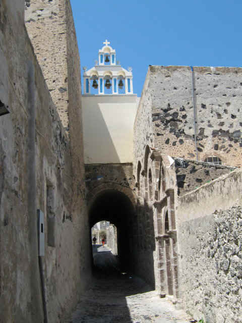 alley.JPG (89142 bytes)